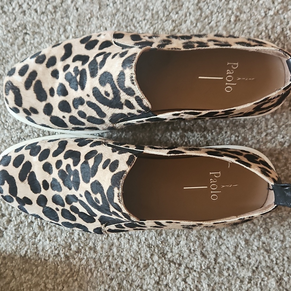 Línea Paolo 9.5 animal print slip on shoes